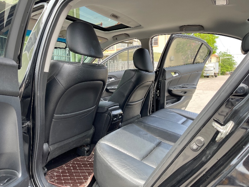 青岛13年本田雅阁8