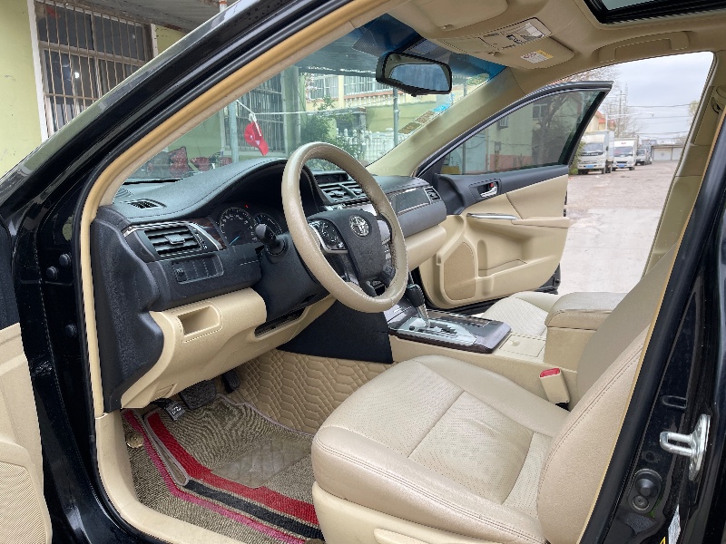 青岛16年丰田凯美瑞6