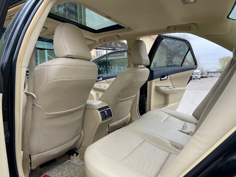 青岛16年丰田凯美瑞8