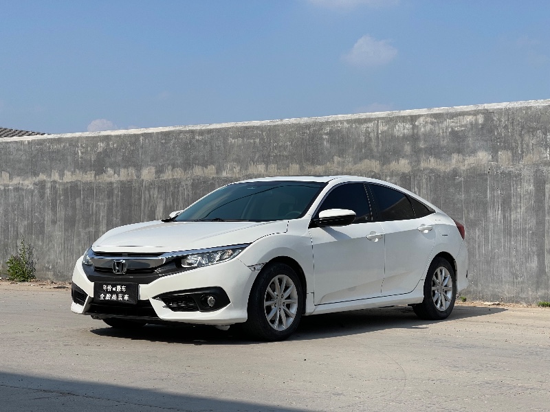 青岛17年本田思域2