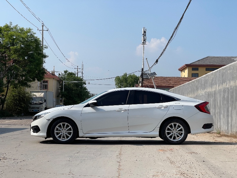 青岛17年本田思域4