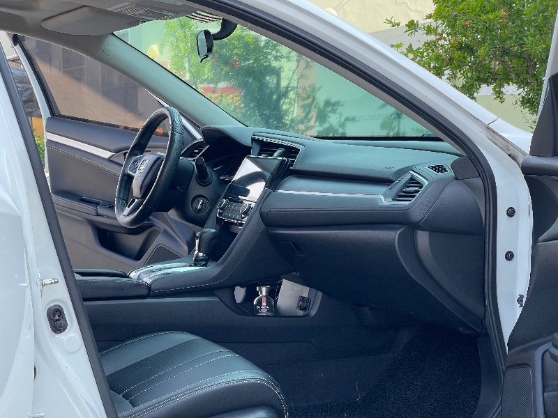 青岛17年本田思域7