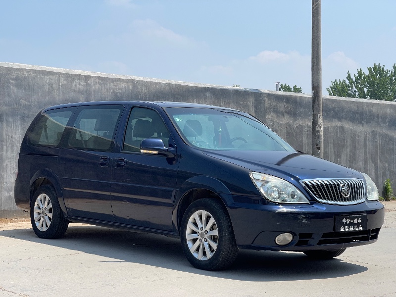 青岛14年别克陆尊3