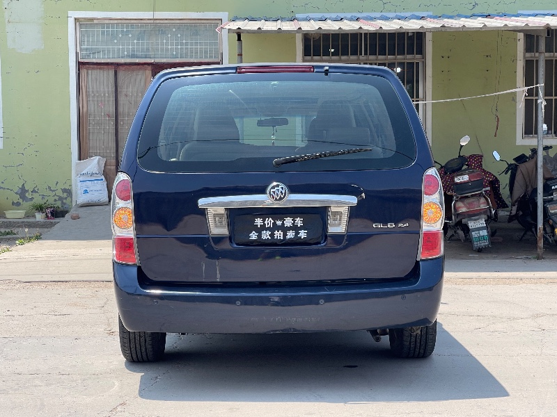 青岛14年别克陆尊5