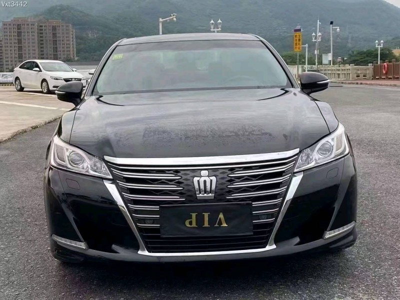 汕头17年丰田皇冠1