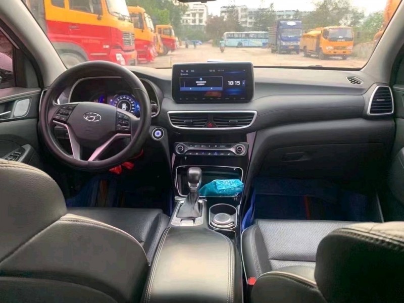 南宁19年现代途胜3