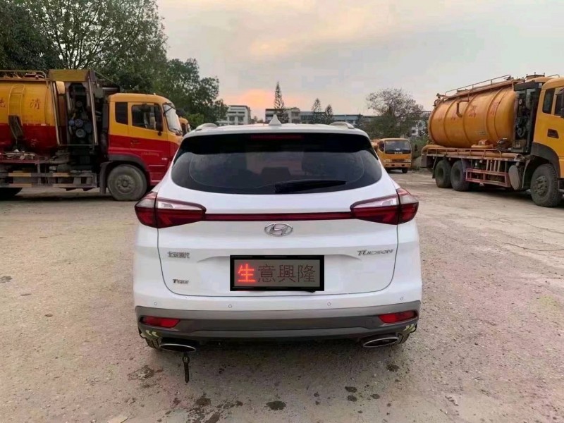 南宁19年现代途胜4