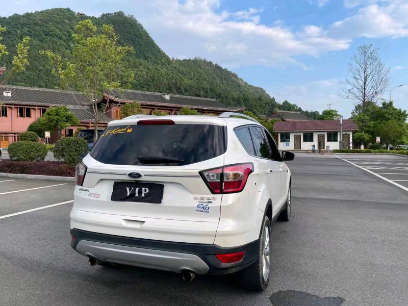 重庆18年福特翼虎4