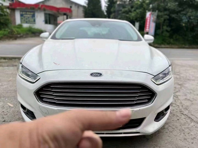 重庆15年福特蒙迪欧1