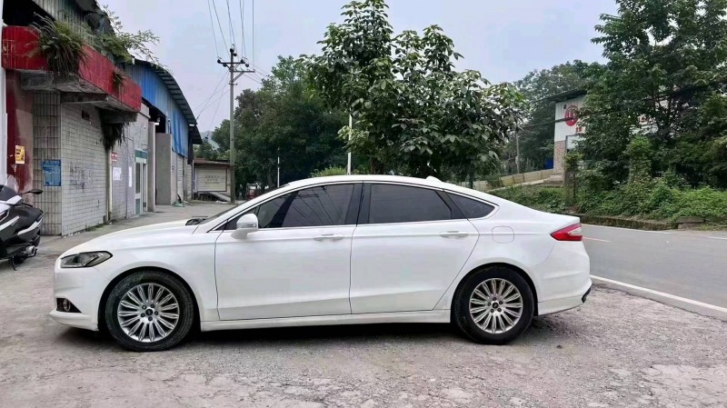 重庆15年福特蒙迪欧2