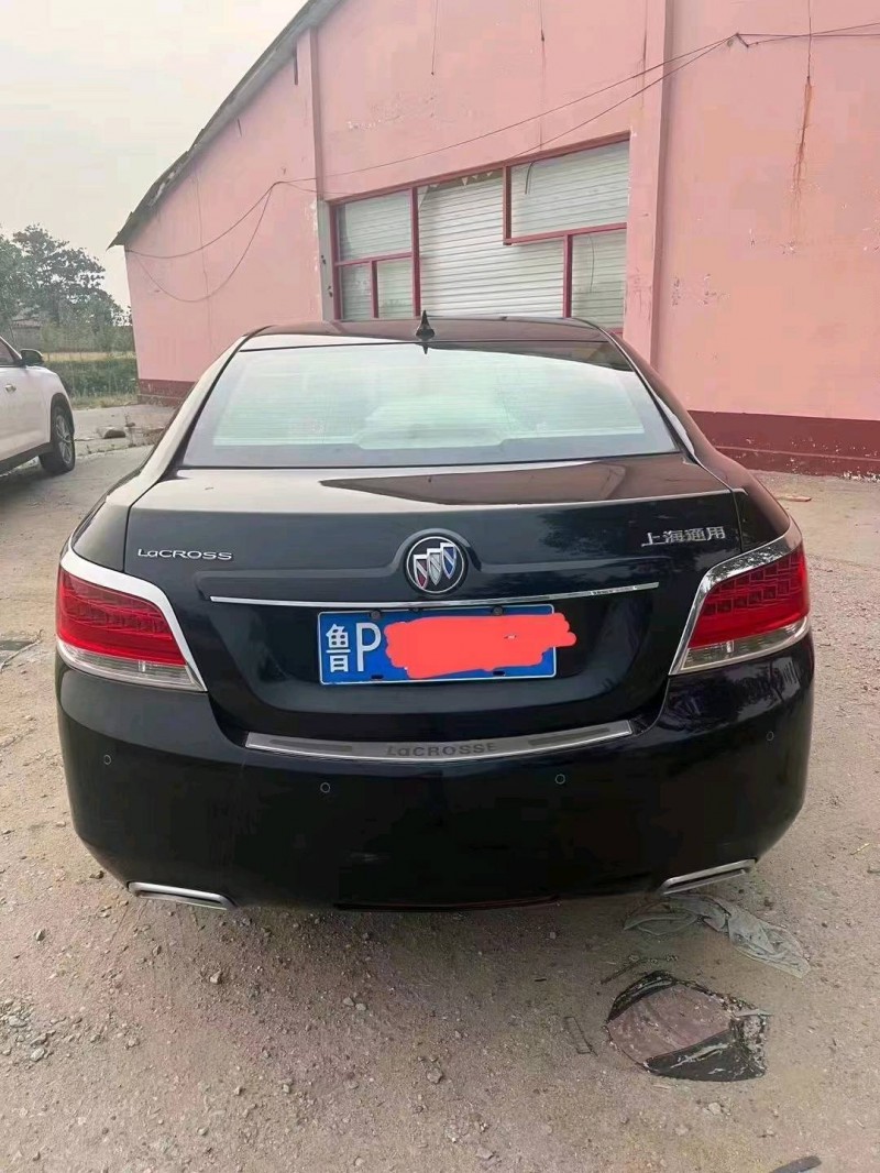 东营12年别克君越3