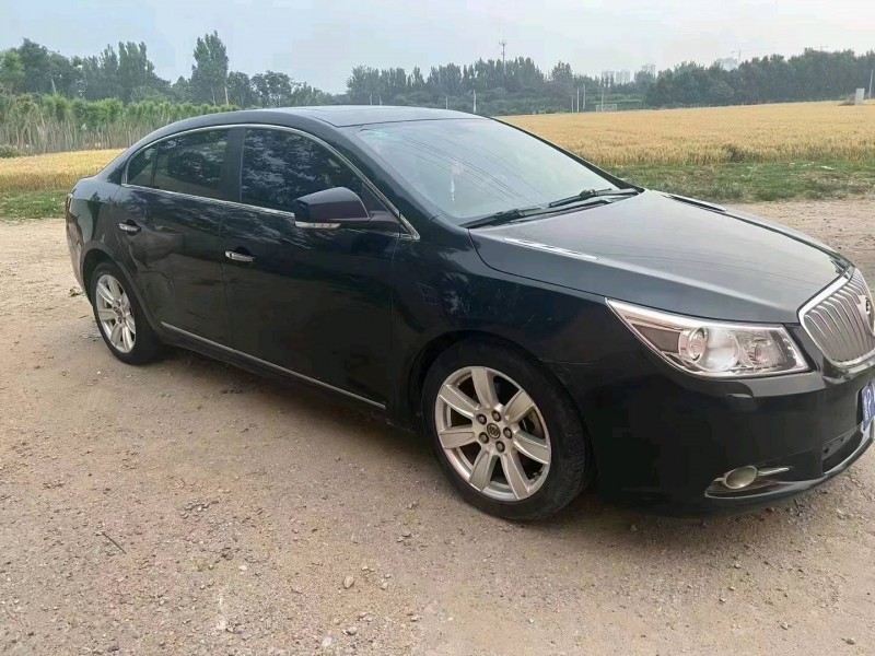 东营12年别克君越7