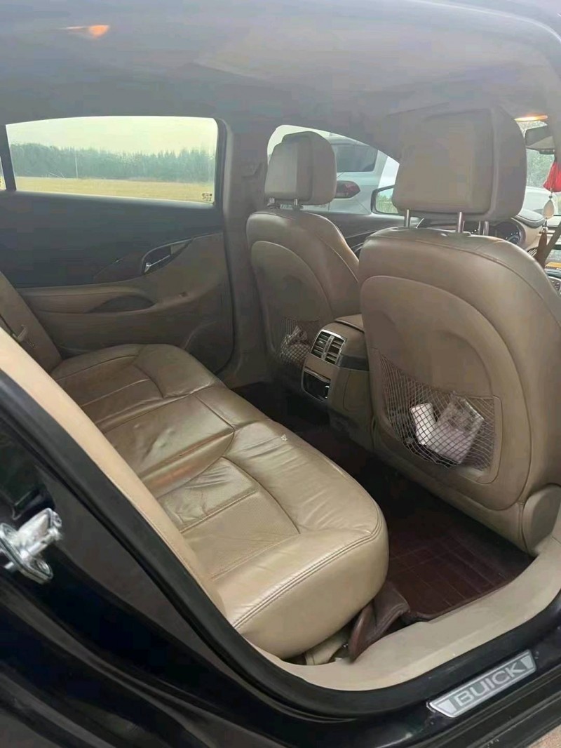 东营12年别克君越6