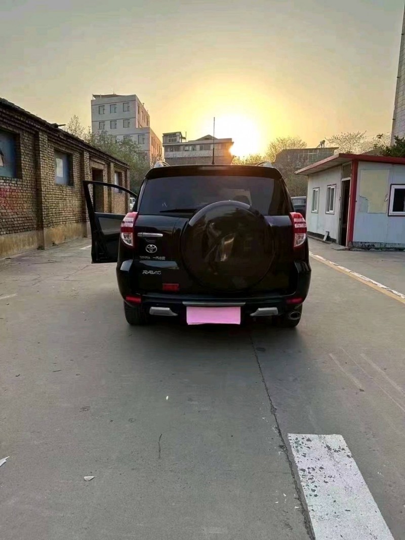 邯郸13年丰田RAV4荣放8
