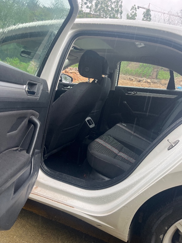 重庆21年大众凌渡8