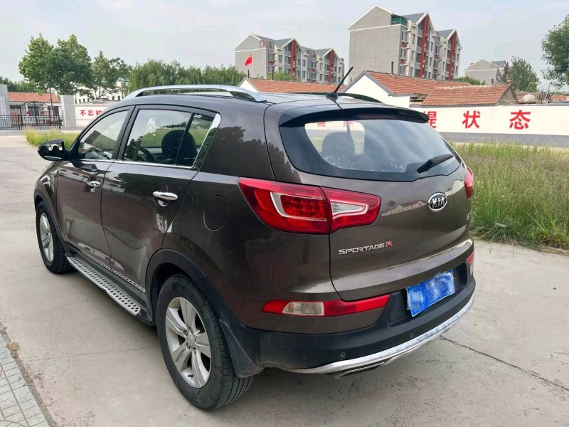 东营13年起亚智跑8
