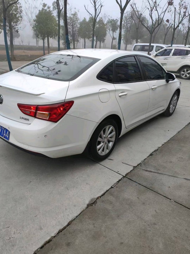 武汉18年别克威朗3