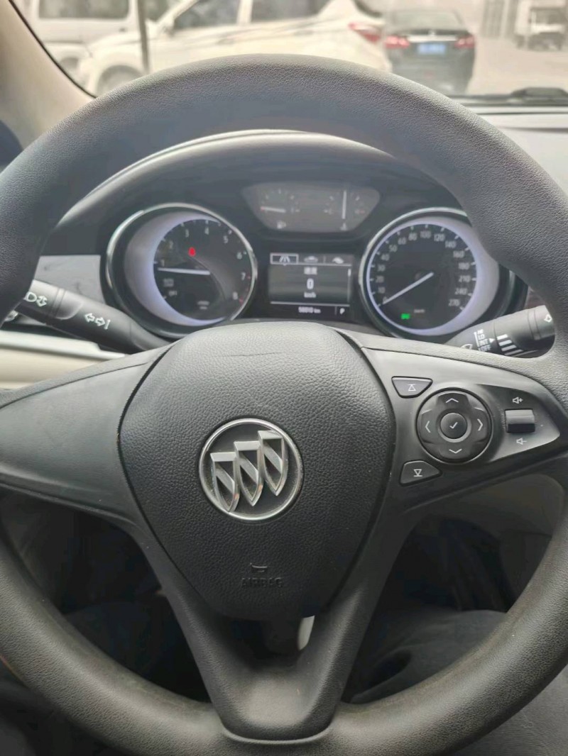 武汉18年别克威朗8