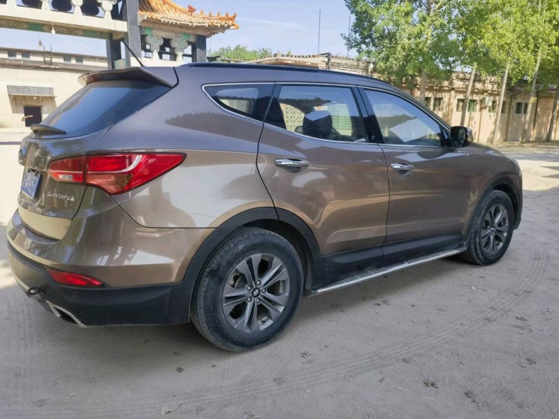 保定14年现代新胜达5