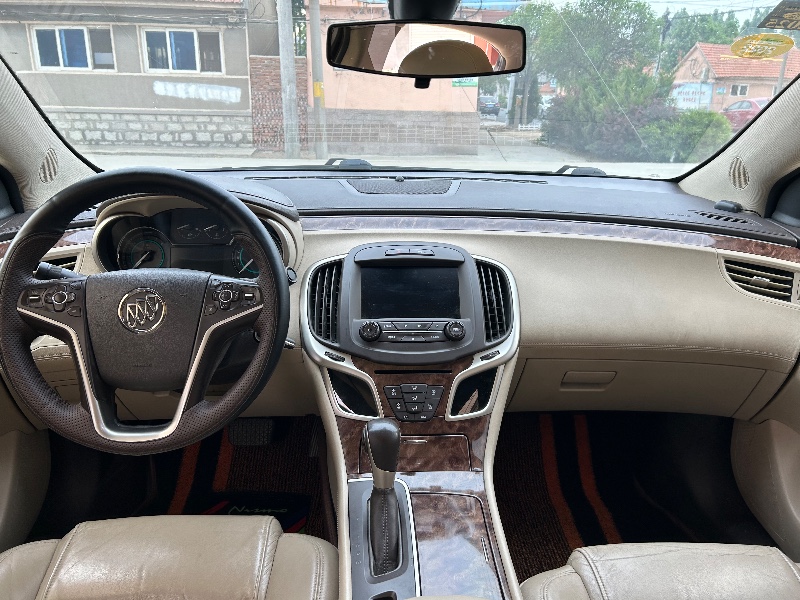 青岛15年别克君越9