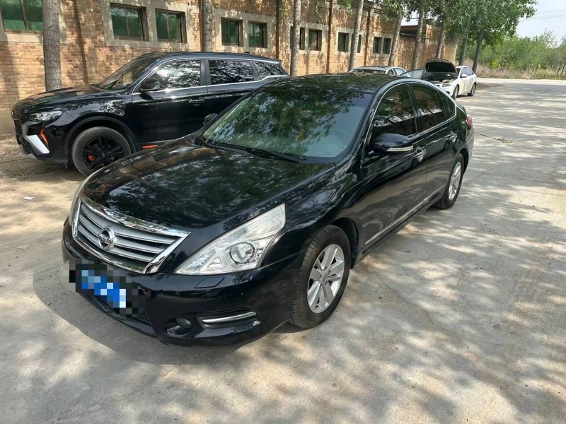 保定12年日产天籁3