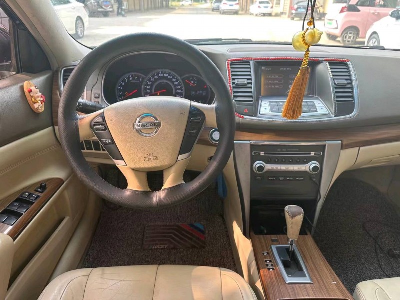 保定12年日产天籁4