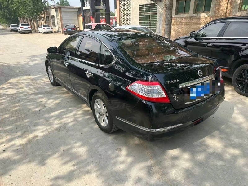 保定12年日产天籁8