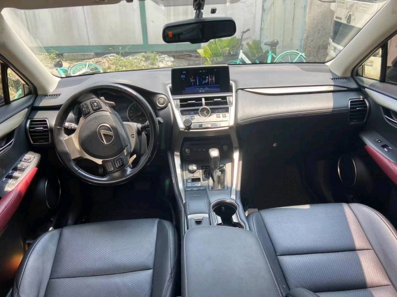 广州19年雷克萨斯NX4