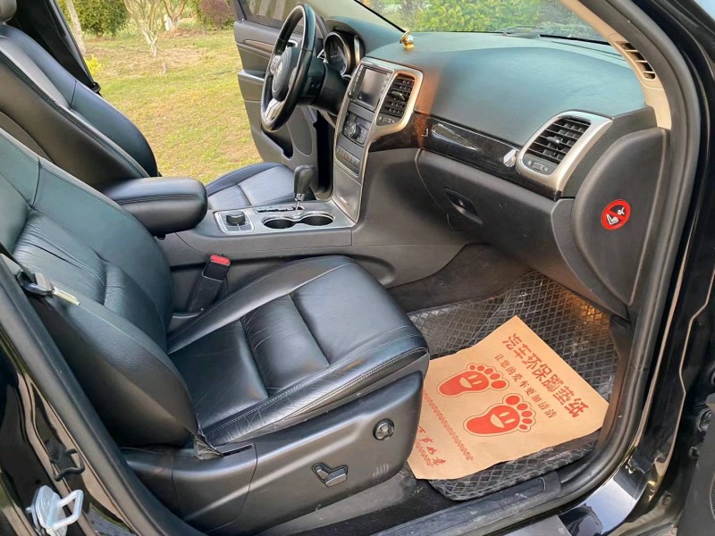 徐州12年Jeep大切诺基5