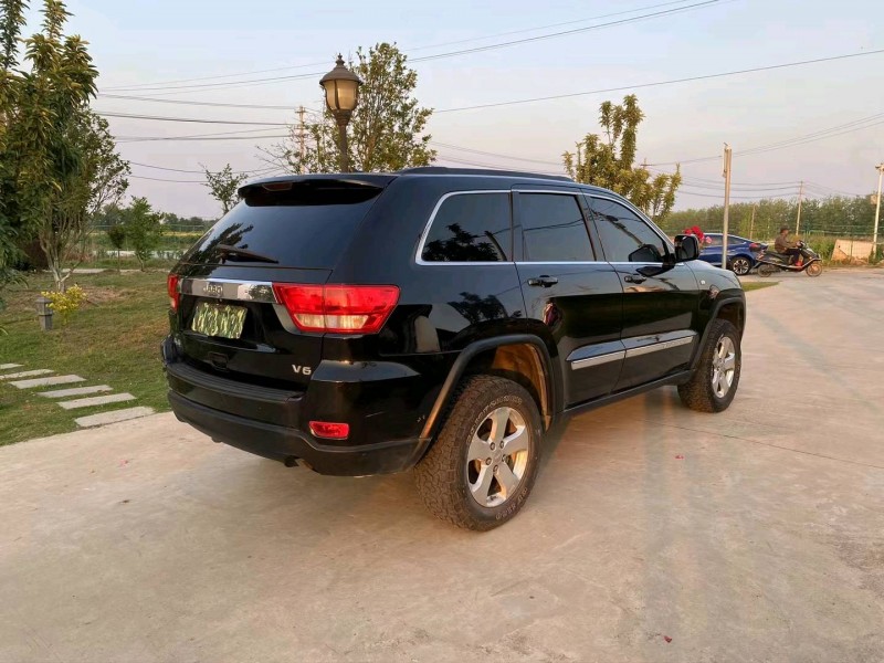 徐州12年Jeep大切诺基8
