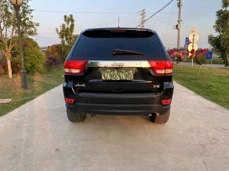 徐州12年Jeep大切诺基9