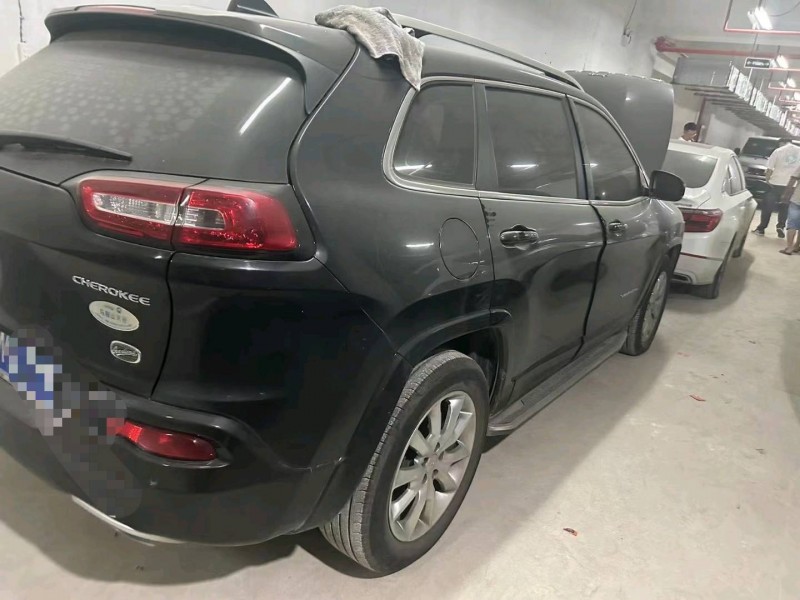 聊城17年Jeep自由光3