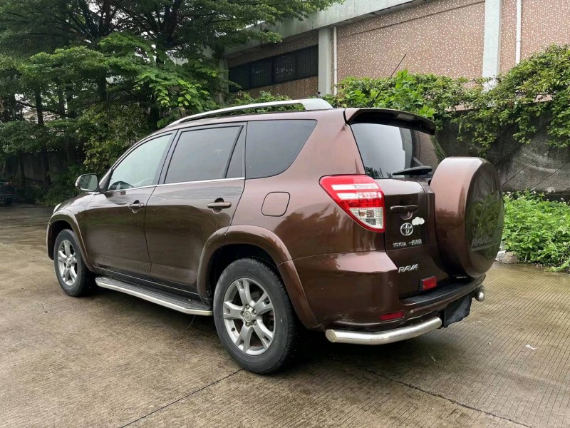 广州13年丰田RAV44