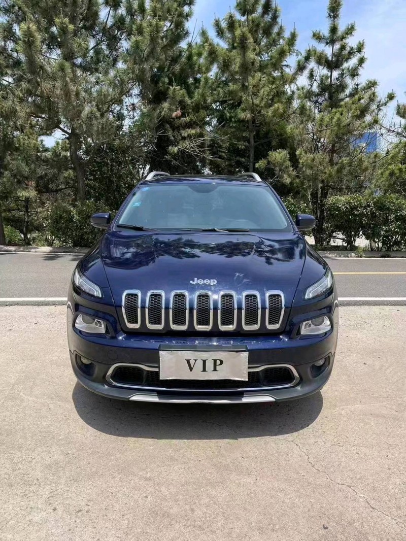 枣庄18年Jeep自由光1