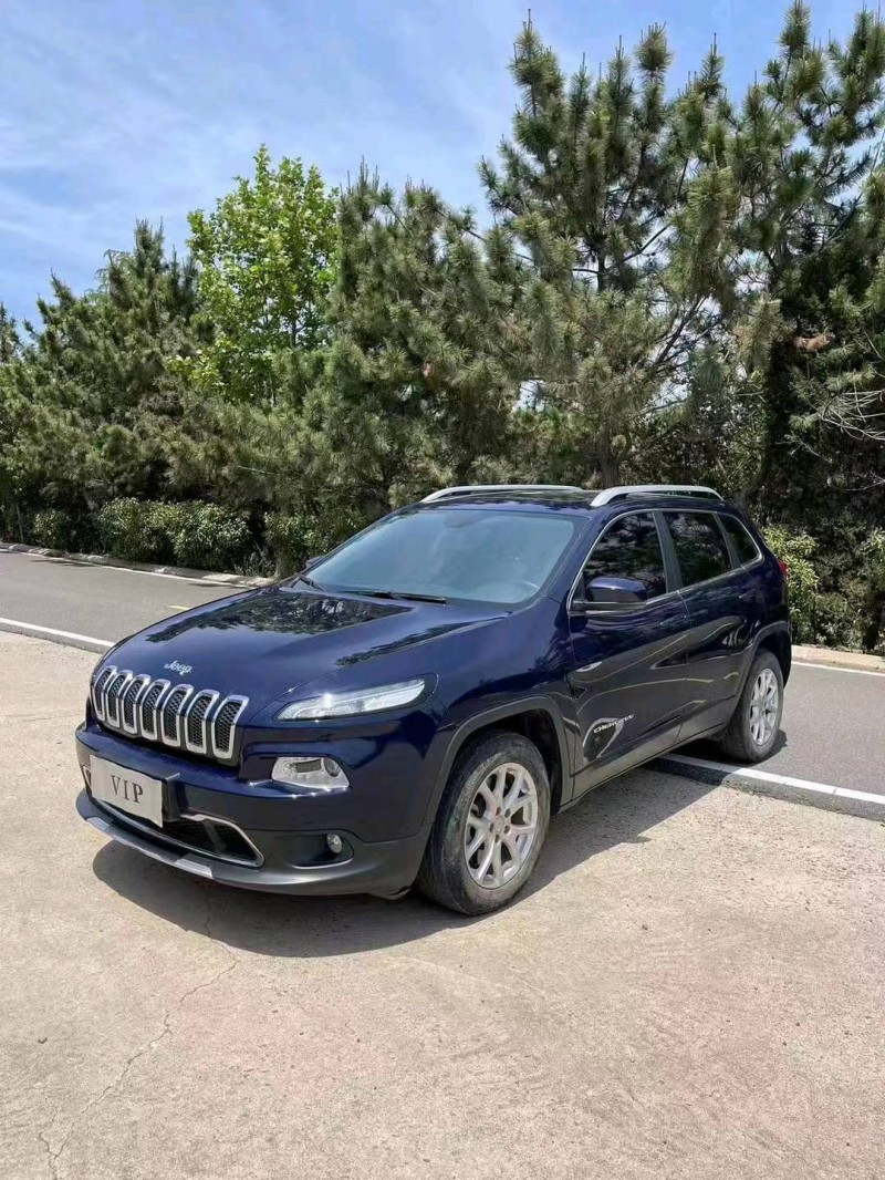 枣庄18年Jeep自由光2