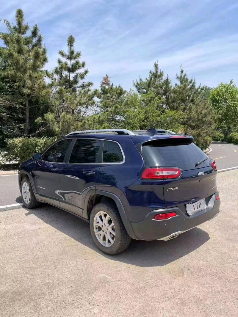 枣庄18年Jeep自由光4