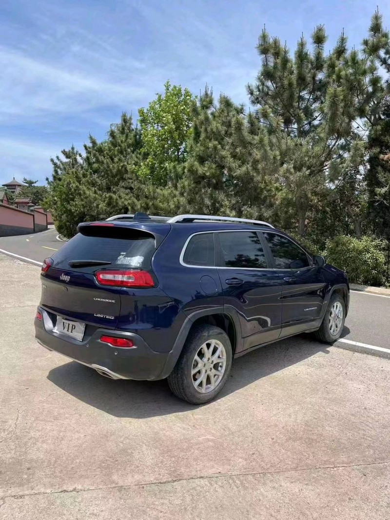 枣庄18年Jeep自由光7