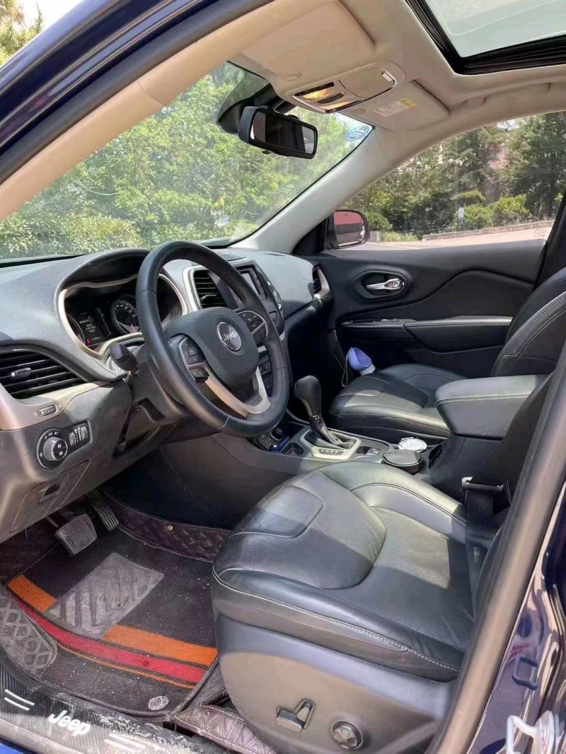 枣庄18年Jeep自由光8