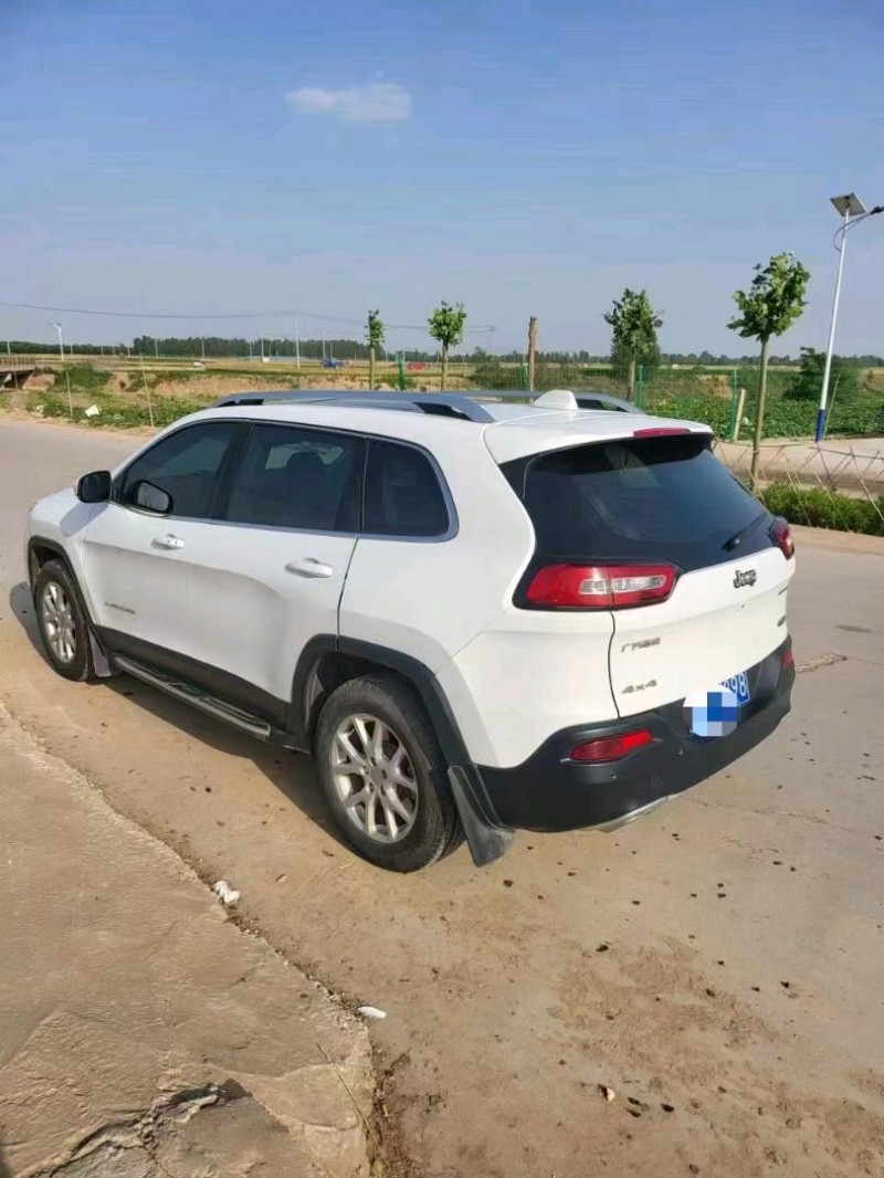 保定16年Jeep自由光3