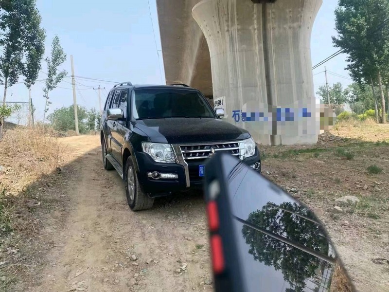 保定13年三菱帕杰罗1