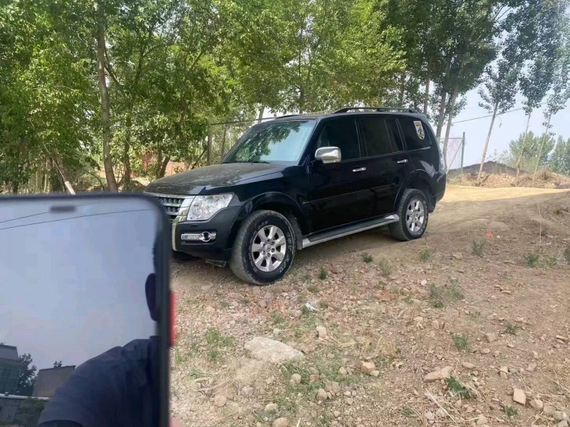 保定13年三菱帕杰罗2