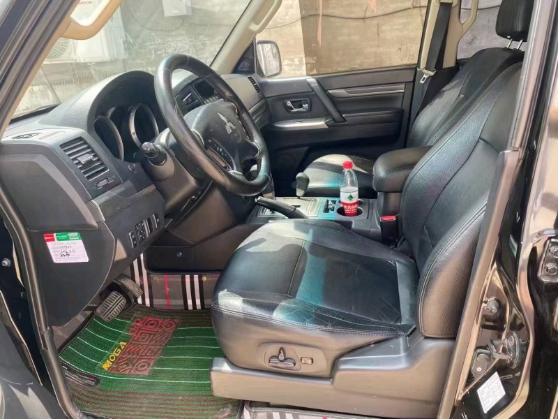 保定13年三菱帕杰罗3