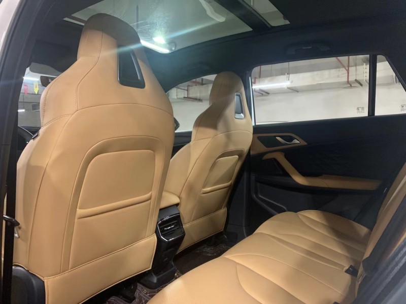 成都23年荣威RX5新能源8