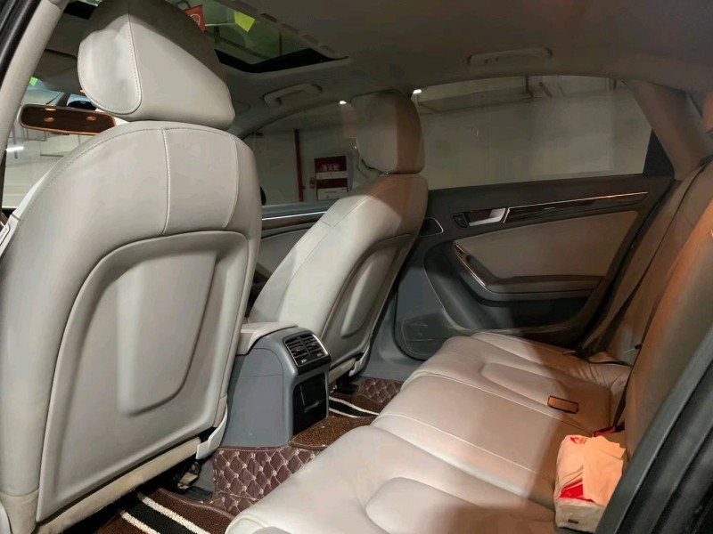 成都15年奥迪A4L8