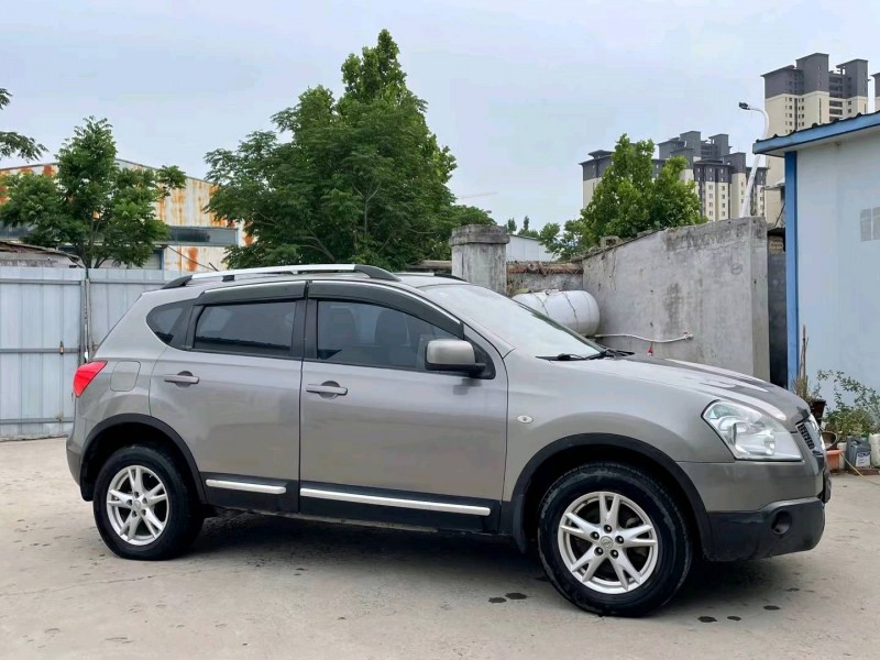 济宁14年日产逍客2