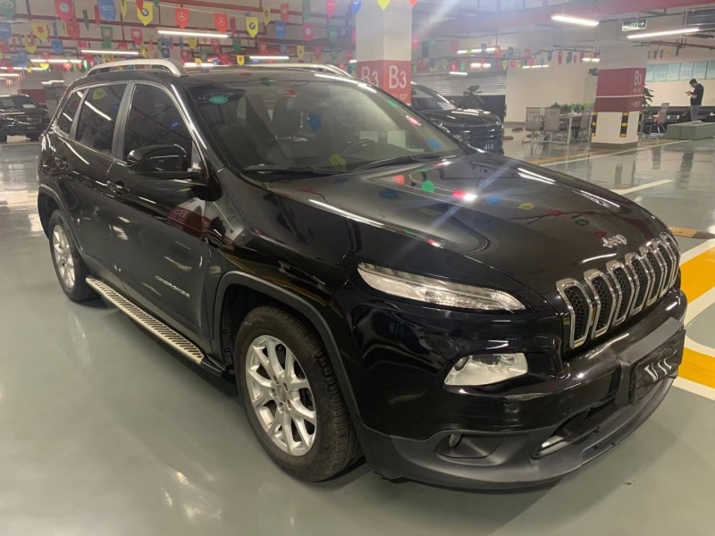 成都16年Jeep自由光3