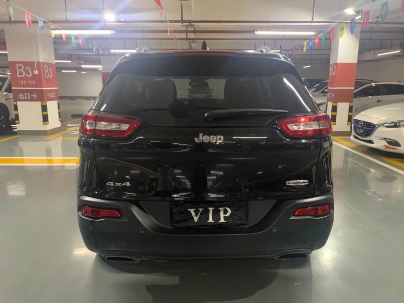 成都16年Jeep自由光5