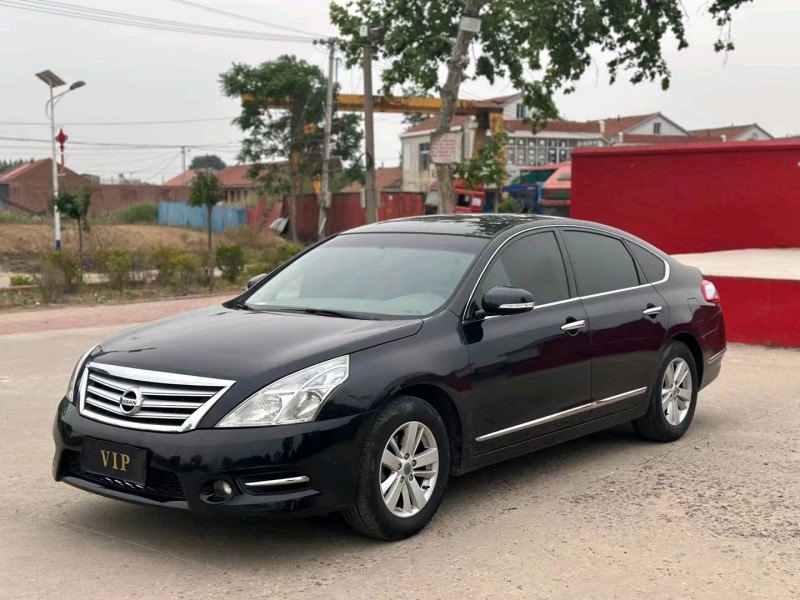 济宁12年日产天籁2