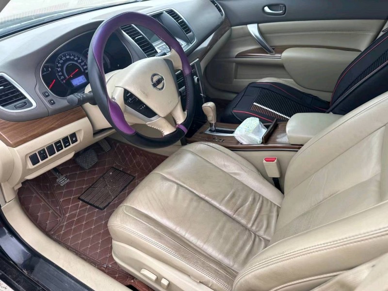 济宁12年日产天籁4