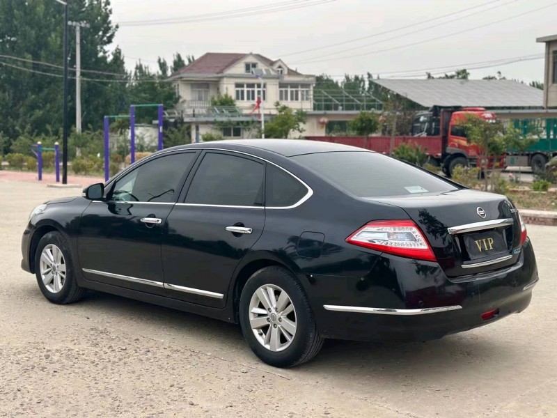 济宁12年日产天籁7